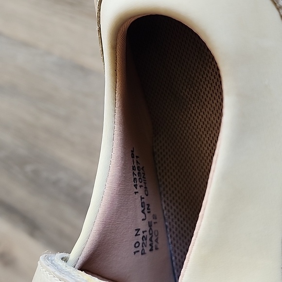 DREW WOMEN'S Cream Mary Jane Shoes
